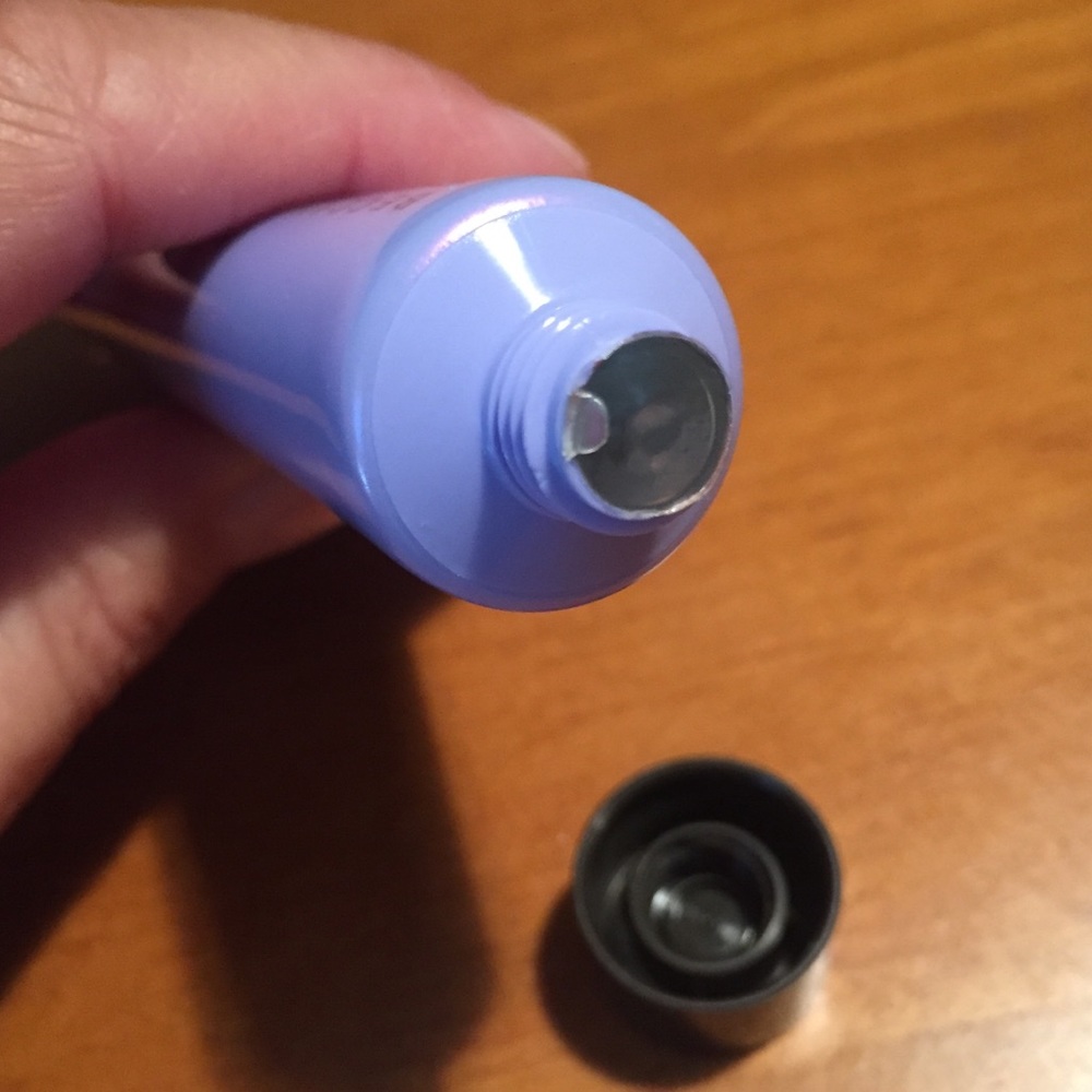 BECCA First Light Priming Filter - Picture 5 of 10